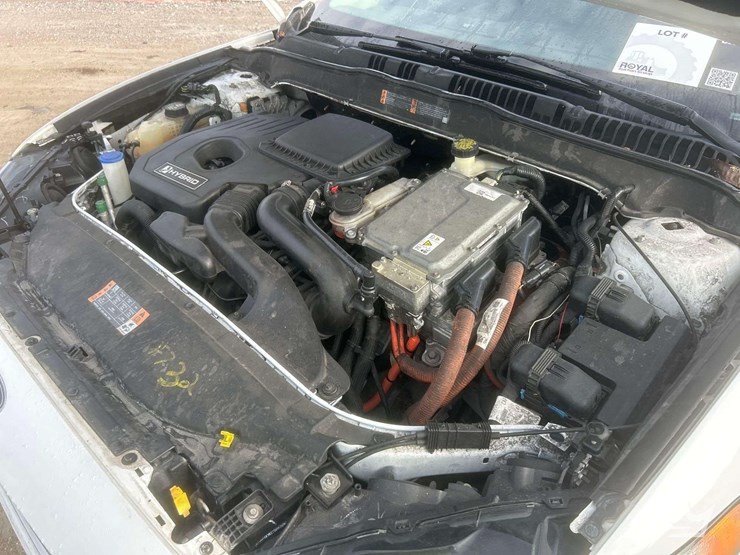 2017-ford-fusion-hybrid-sedan-image-9