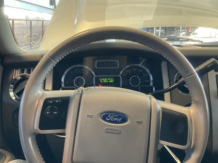 2014-ford-expedition-image-16