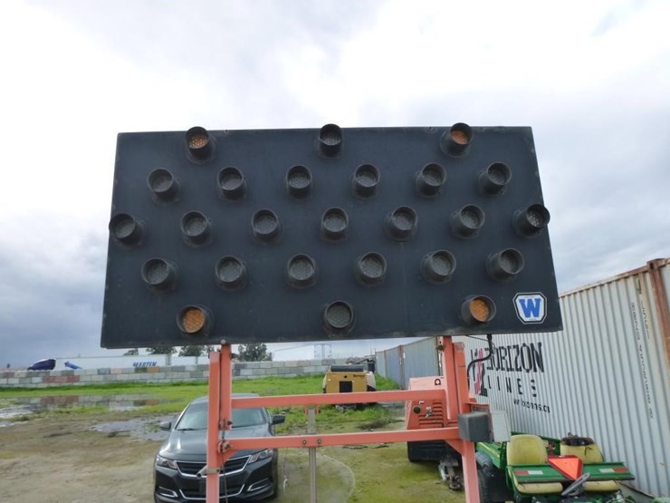 wanco-wtsp-towable-arrow-board-image-5