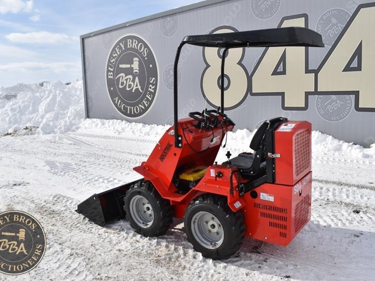 agt-industrial-mini-skid-steer-41825-image-4