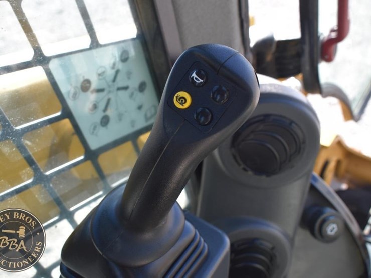 2022-caterpillar-259d3-image-52