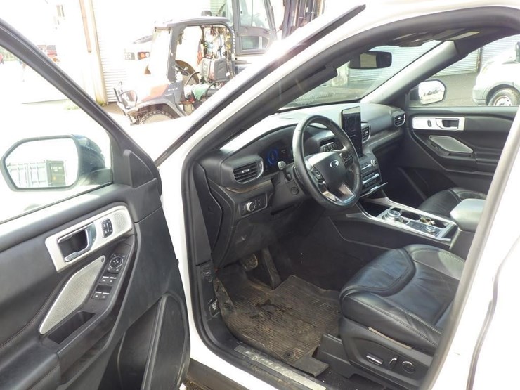 2020-ford-explorer-image-5