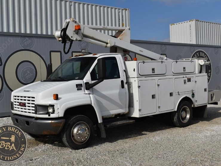 2008-gmc-topkick-c5500-image-1