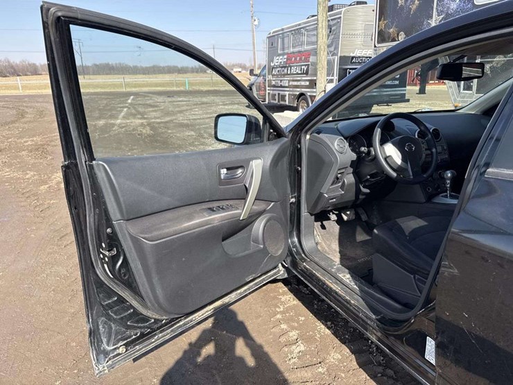 2010-nissan-rogue-image-12