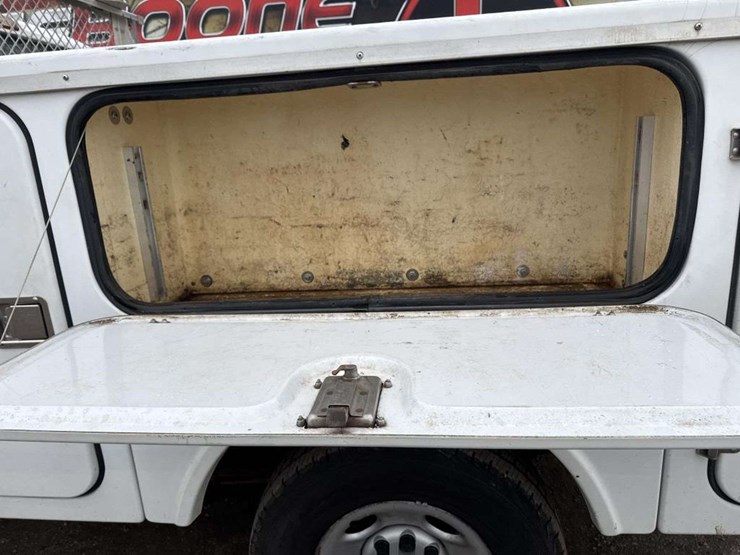 2005-gmc-sierra-2500-image-15