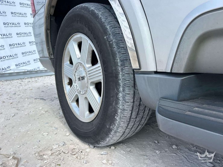 2004-lincoln-navigator-image-24