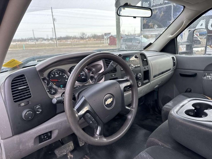 2013-chevrolet-2500-image-12