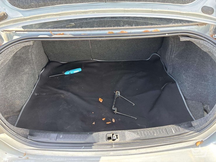 2011-nissan-sentra-sedan-image-21