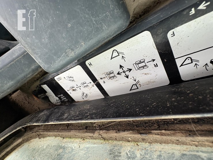 2017-deere-333g-image-22