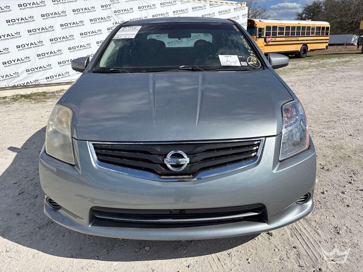 2011-nissan-sentra-sedan-image-27