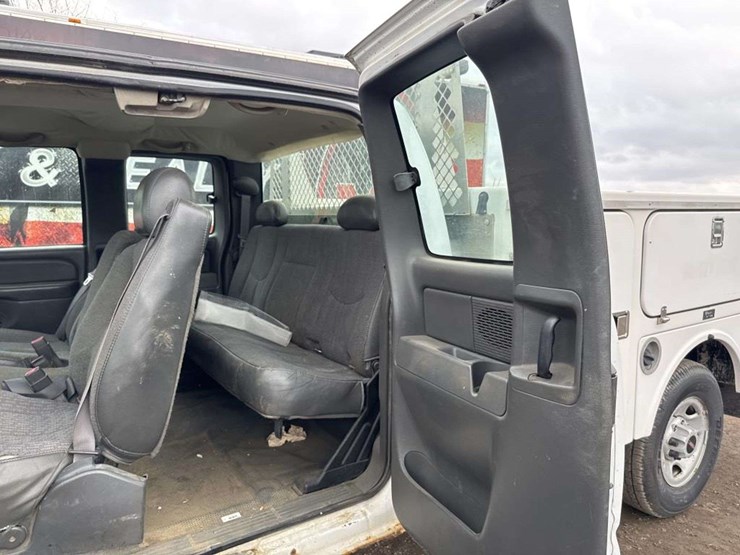 2005-gmc-sierra-2500-image-14