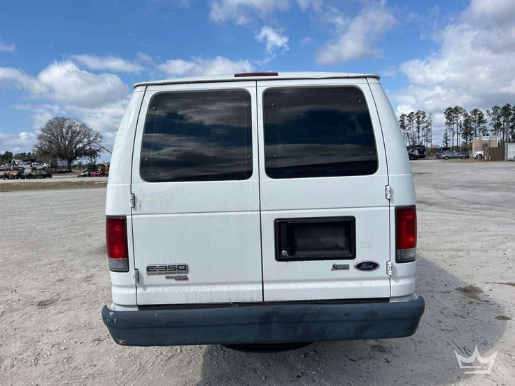 2012-ford-e350-image-30