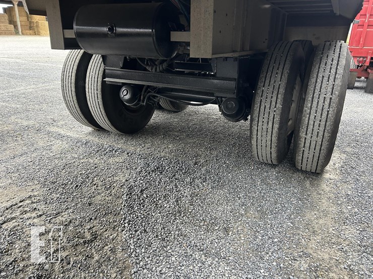 2002-vantage-39-ft-image-6