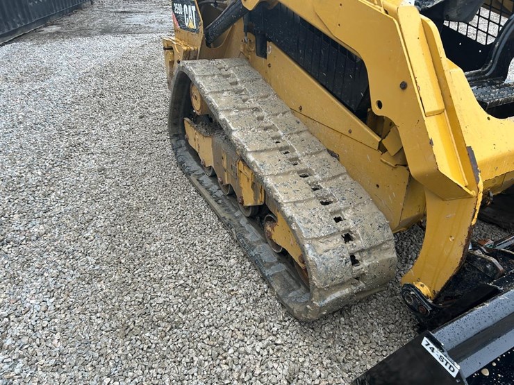 2015-caterpillar-259d-image-12