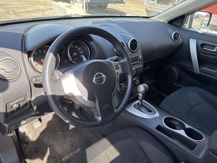 2010-nissan-rogue-image-21