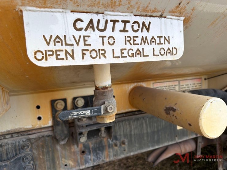 2018-freightlinerwater-truck-image-14