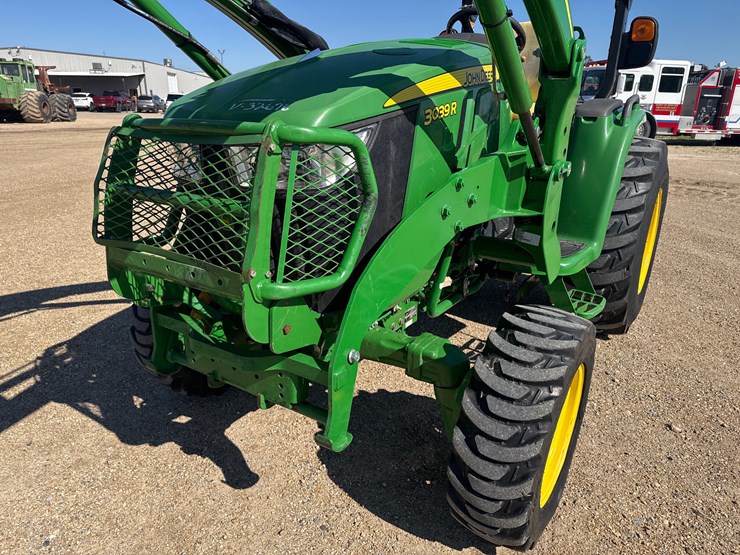 2019-john-deere-3039r-image-17