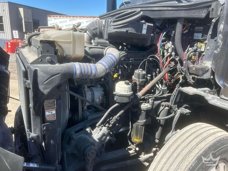 2020-peterbilt-579-image-24