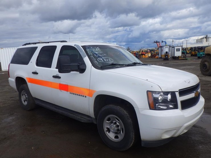 2009-chevrolet-suburban-image-2