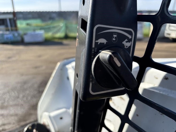 2021-bobcat-s590-image-13