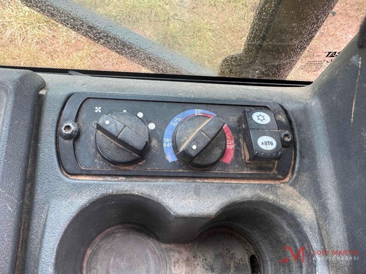 2017-caterpillar-d6k2-lgp-image-30