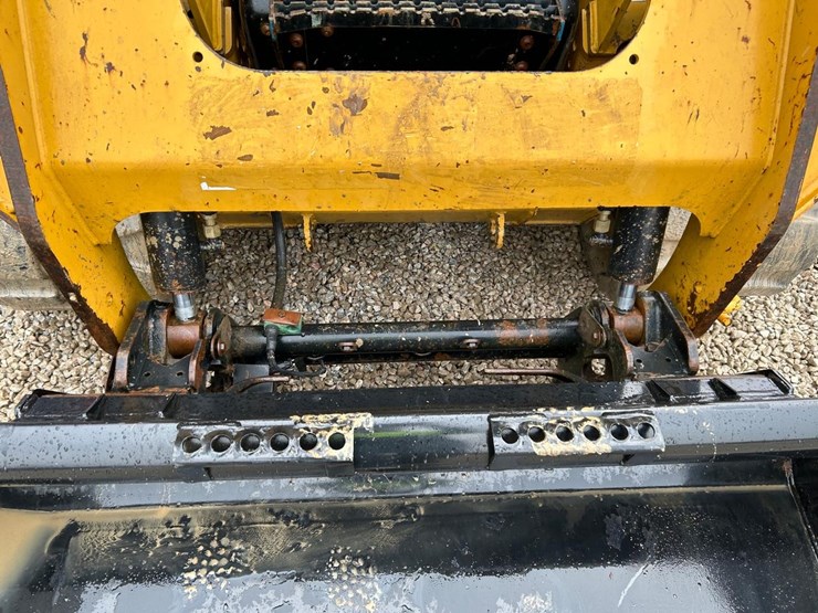 2015-caterpillar-259d-image-10