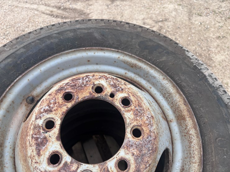 #1651-•-assorted-wheels-and-tires-image-5