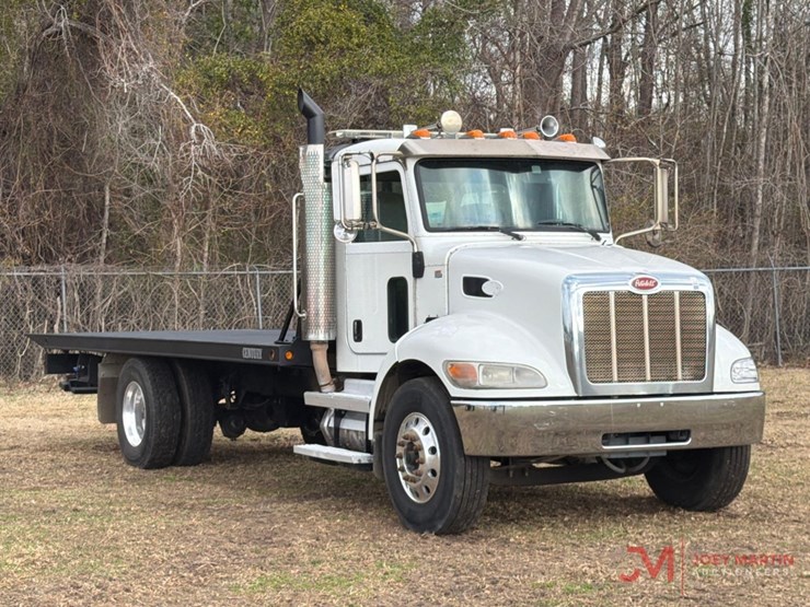 2018-peterbilt-337-image-1