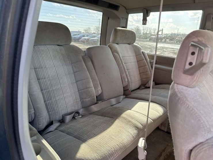 1995-gmc-safari-image-15