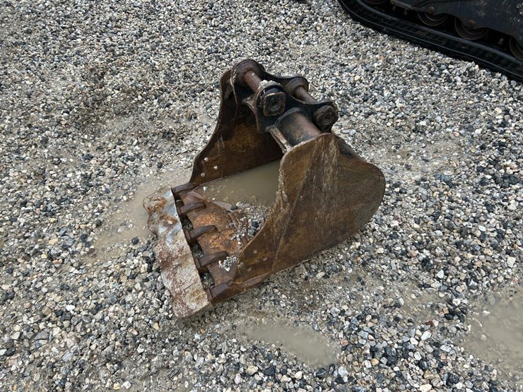 24”-excavator-bucket-image-1