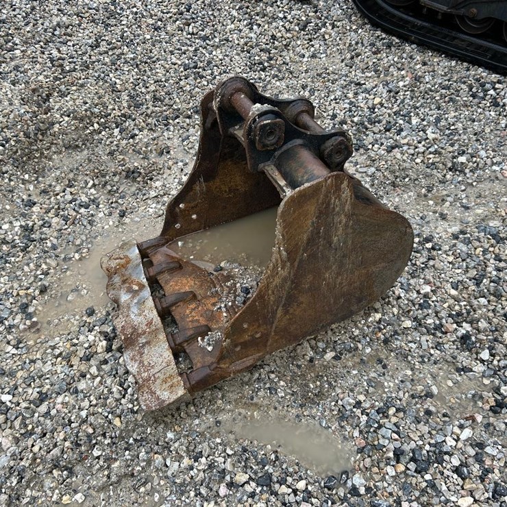 24” Excavator Bucket