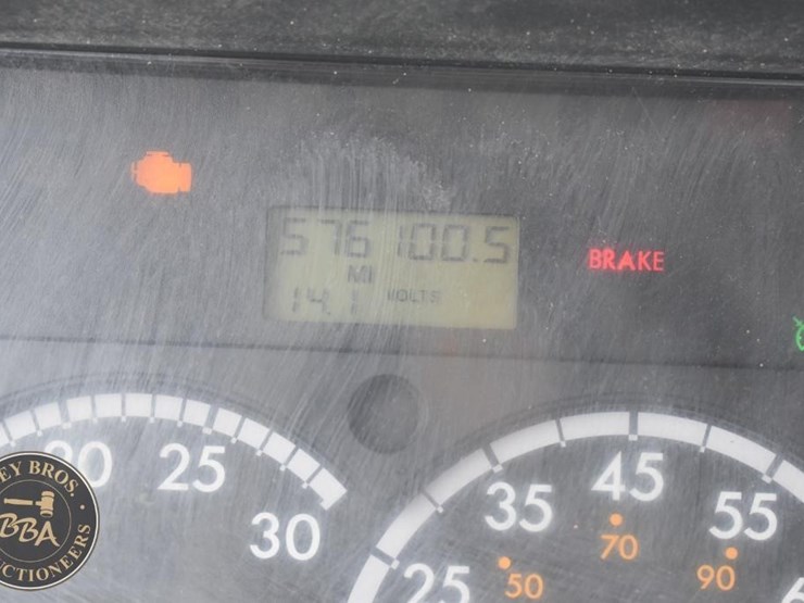 2015-freightliner-business-class-m2-106-image-29