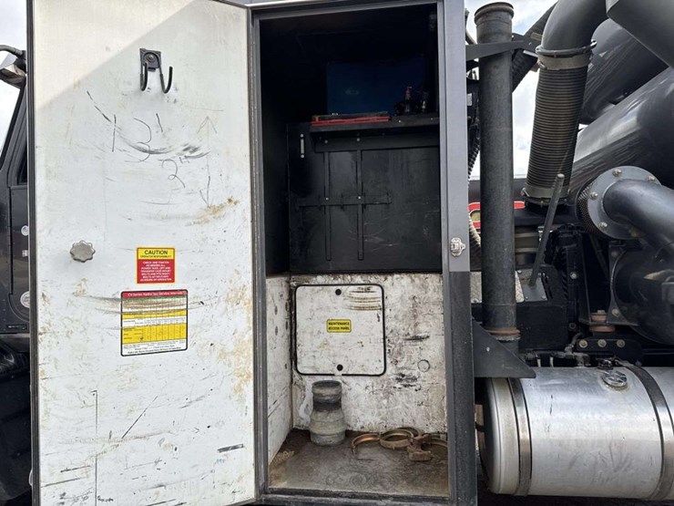 2016-caterpillar-ct660-image-28