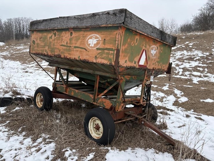 gravity-box-w/fertilizer-auger---off-site-image-7