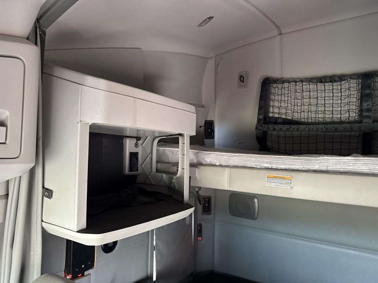 2019-kenworth-t680-image-32