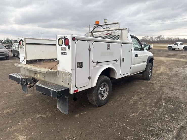 2003-gmc-k2500-image-5