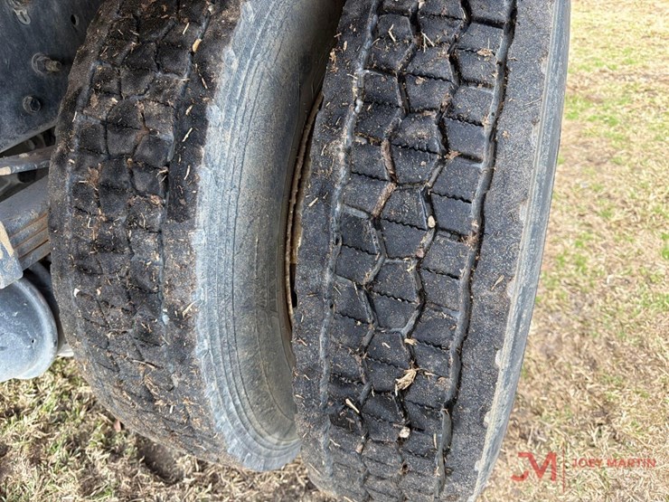 2018-freightlinerwater-truck-image-8