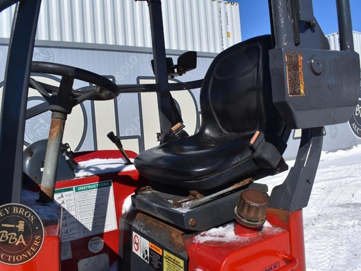 2015-moffett-m50-image-16