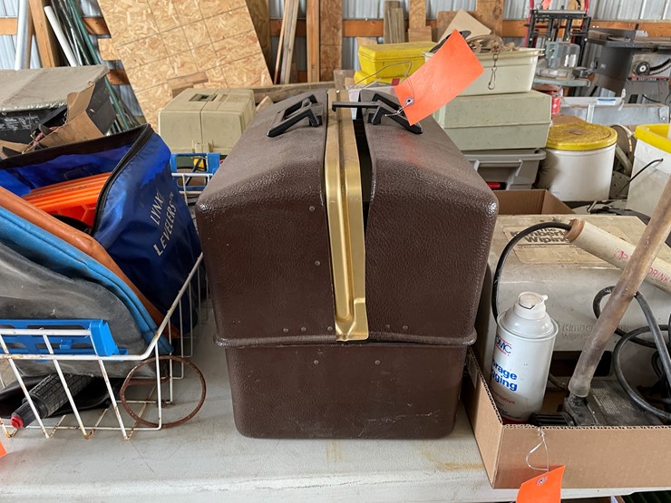 #7643-•-hard-plastic-tackle-box-image-1