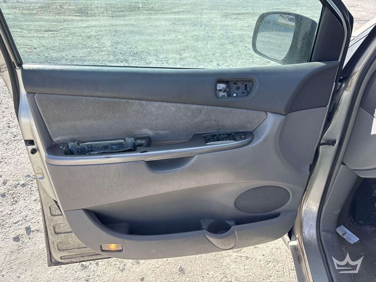 2006-toyota-sierra-ce-van-image-12