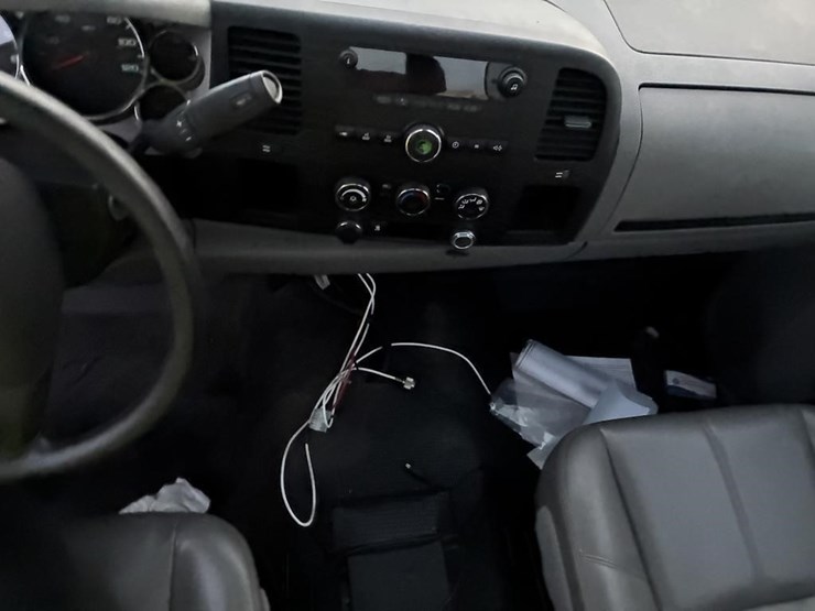 2011-chevrolet-2500-image-14