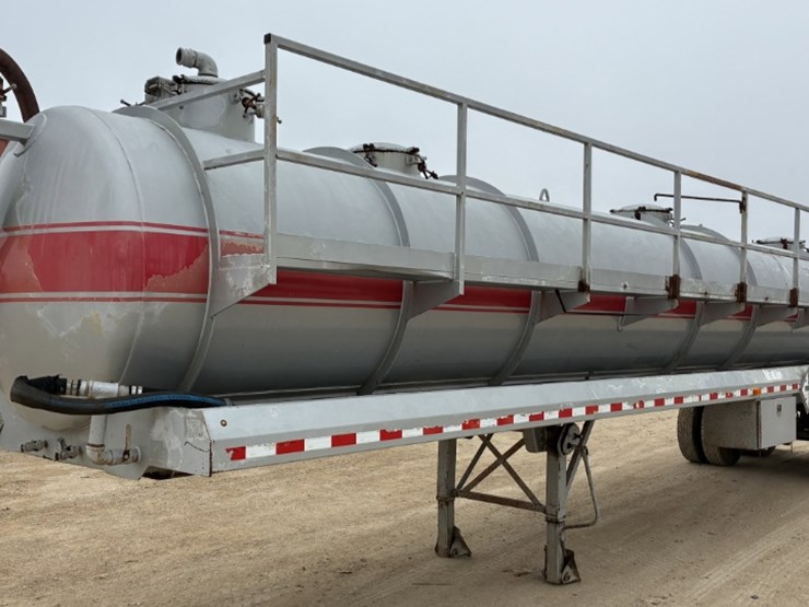 2012-proco-130bbl-vac-trailer-image-1