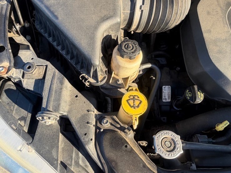 2014-chrysler-town-&-country-image-56