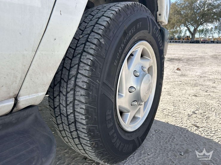 2011-ford-e350-image-26