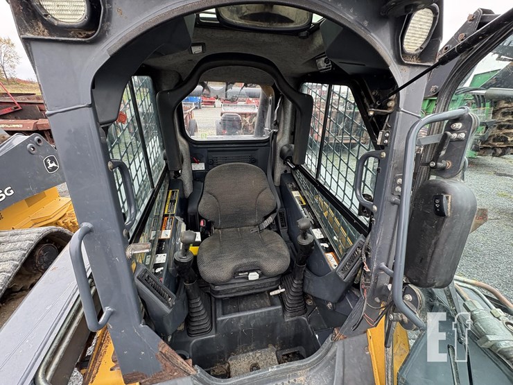 2015-deere-326e-image-12