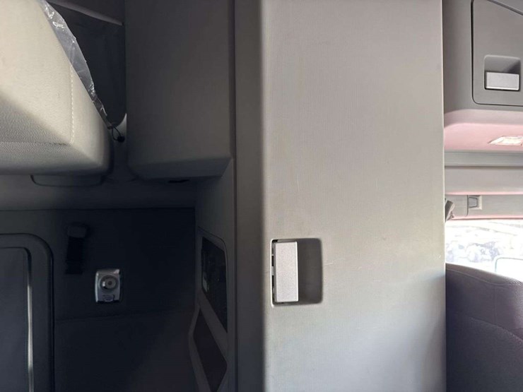 2019-kenworth-t680-image-38