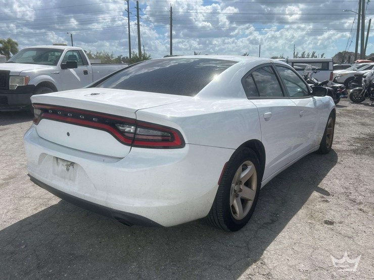 2017-dodge-charger-sedan-image-3