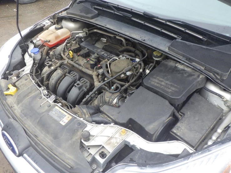 2014-ford-focus-sedan-image-10