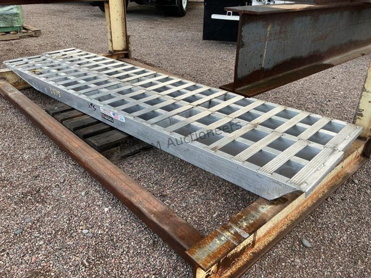(2)-heavy-duty-aluminum-loading-ramps-image-3
