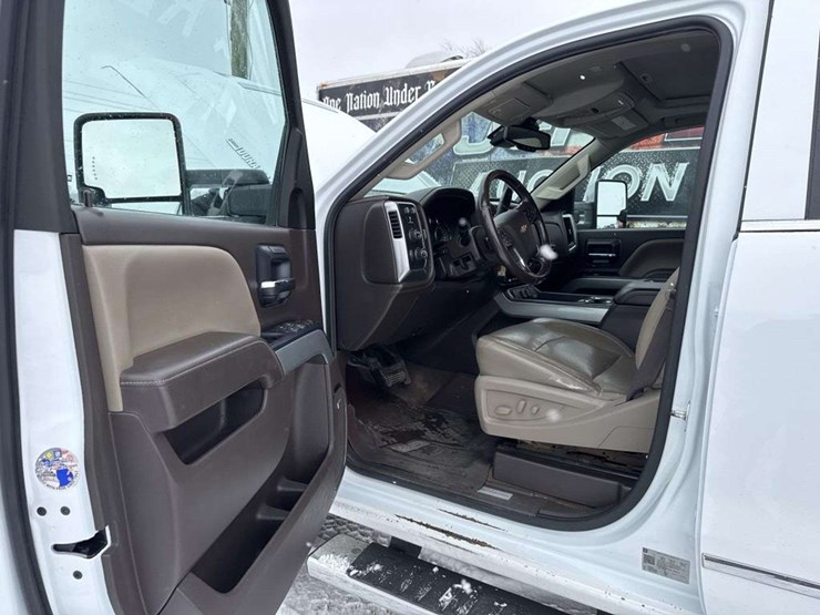 2018-chevrolet-silverado-3500hd-ltz-image-12